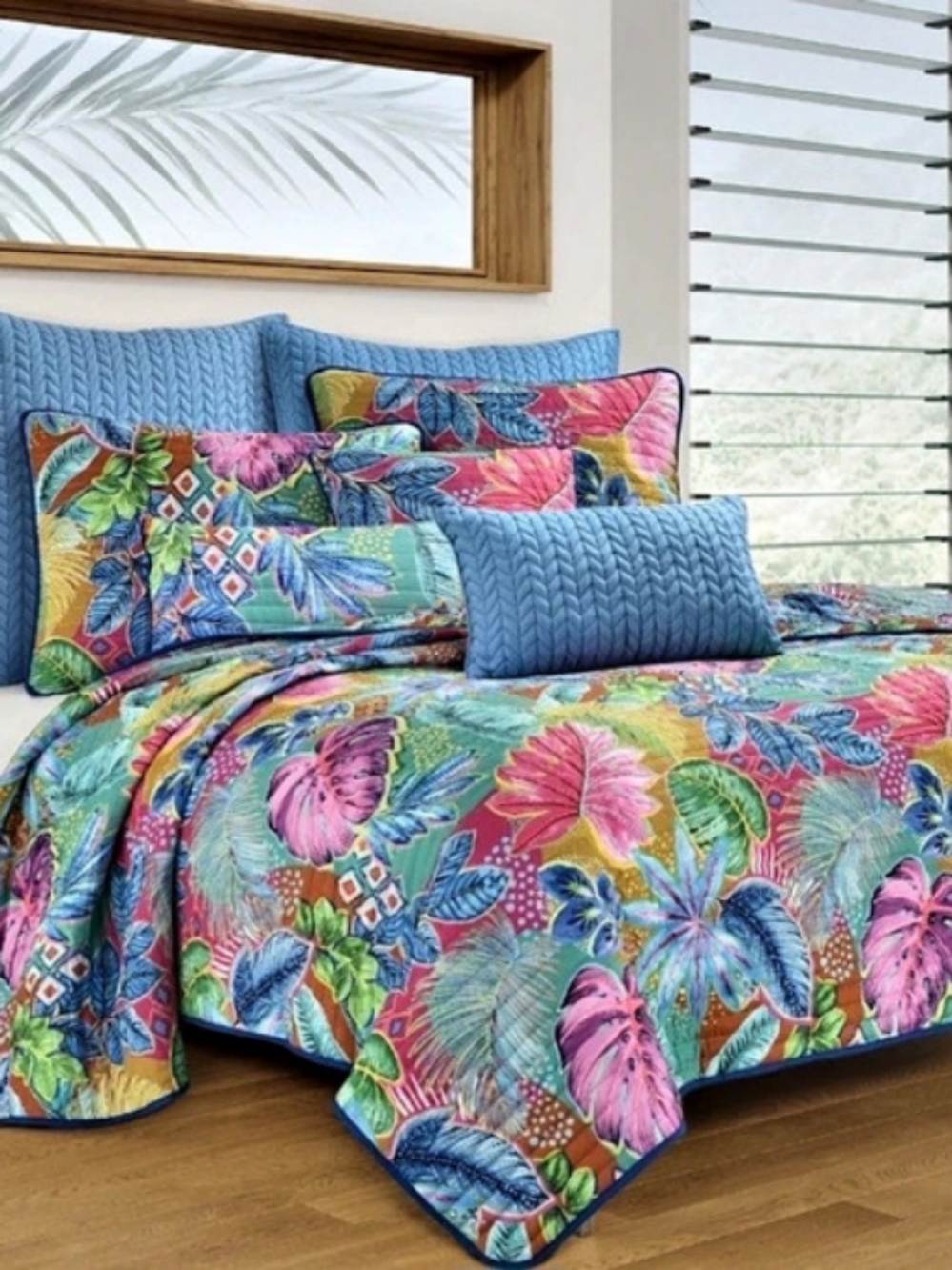 J. Queen New York Hanalei 2-Piece Queen Quilt Set NWT
